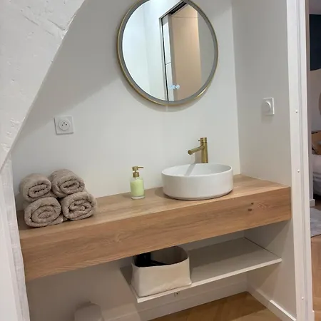 Aparte Theatre, Studio Au Coeur De Laval شقة